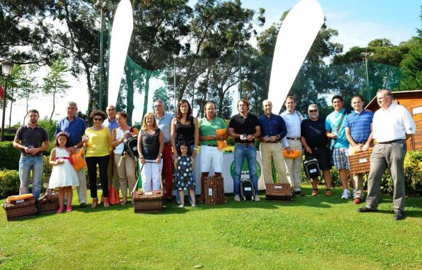 Más de 150 jugadores participaron en el torneo de golf Baños de Ola 2012