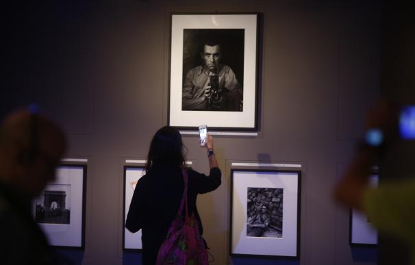 Robert Doisneau trae a la Fundación Canal 'La belleza de lo cotidiano' de sus fotografías