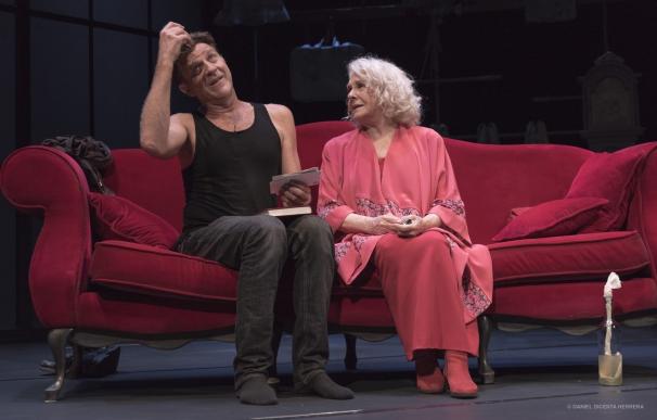 La obra 'La velocidad del otoño' reúne en el Teatro Cervantes a Lola Herrera y Juanjo Artero como madre e hijo
