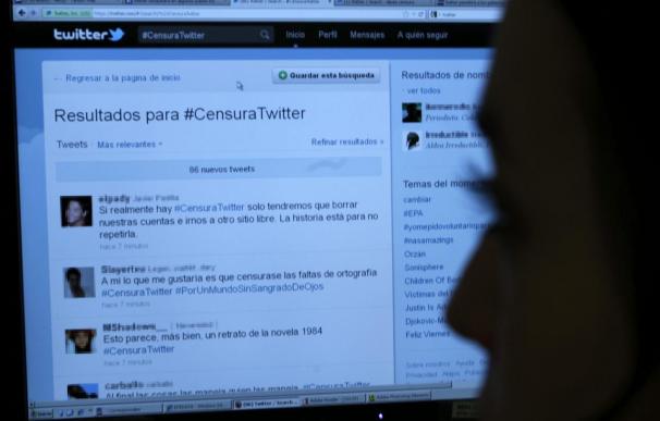 Internet critica la censura de Twitter y la red social matiza sus palabras