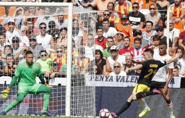 El Atlético asalta Mestalla a pesar de Diego Alves