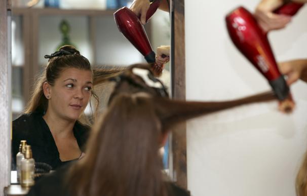 Un indicador vincula el crecimiento económico a la afluencia de clientes a las peluquerías.