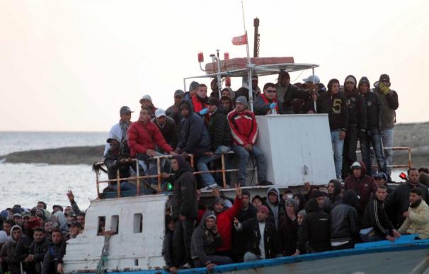 La isla de Lampedusa acoge ya tantos inmigrantes irregulares como habitantes