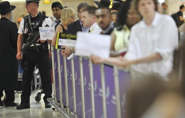 Miles de pasajeros afectados por los retrasos en los aeropuertos británicos