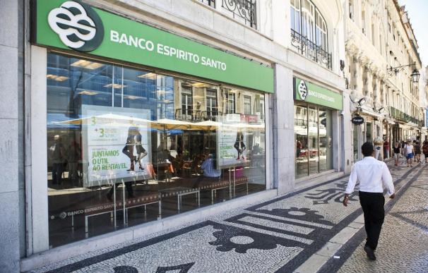 El Banco Espírito Santo vive su jornada más negra acusado de mala gestión