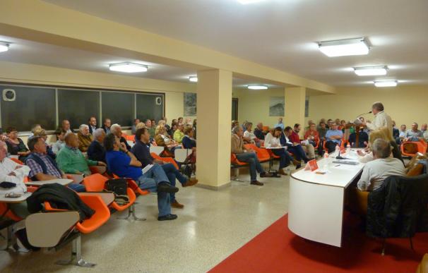 La Asamblea de militantes del PSOE de Torrelavega aprueba por unanimidad mantener el 'no' a Rajoy