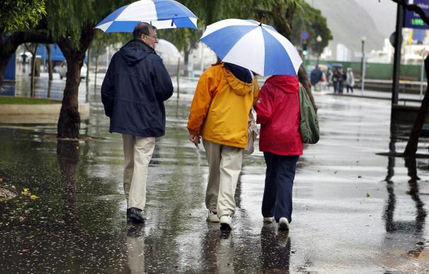 Un total de catorce provincias estarán hoy en alerta por lluvia, viento o fenómenos costeros