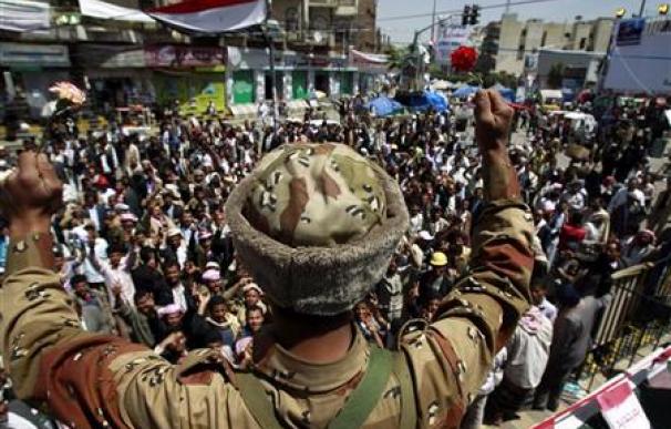 Los máximos generales de Yemen respaldan las protestas