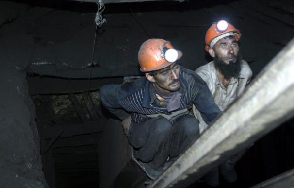 Aumentan a 45 los mineros muertos en la explosión de gas en una mina paquistaní
