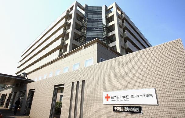 Investigan un hospital de Japón tras hallar productos químicos en bolsas de goteros