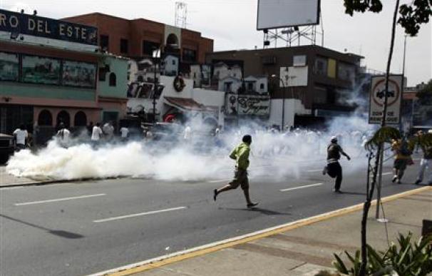 Un muerto en protestas en Venezuela por el cierre de una TV