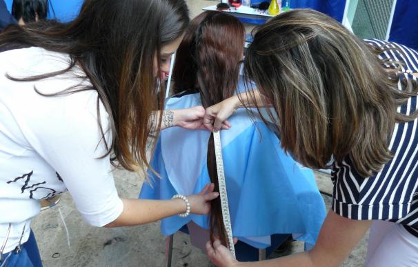 El Hospital de la Ribera recoge más de tres kilos de pelo para hacer pelucas para mujeres con cáncer de mama