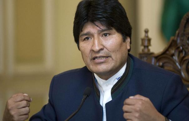 Morales acusa a agencia de EE.UU. de "conspiración" y amenaza con expulsarla