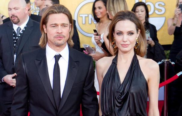 Brad Pitt y Angelina Jolie ya reciben regalos de sus nuevos vecinos