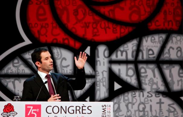 Los socialistas franceses piden votar a los conservadores para frenar al FN