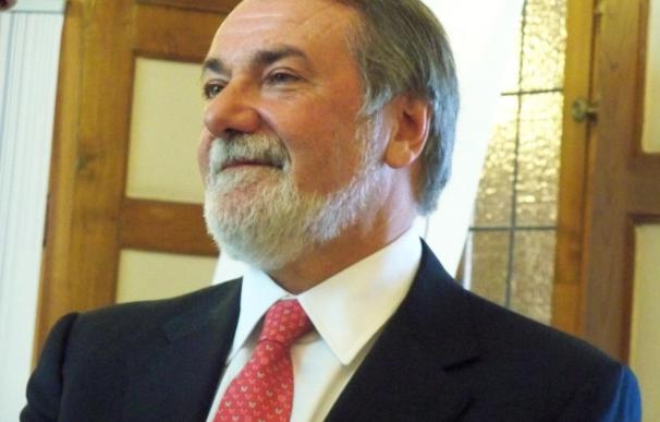 Mayor Oreja advierte de que PSOE y ETA-Bildu "pondrán el cazo"