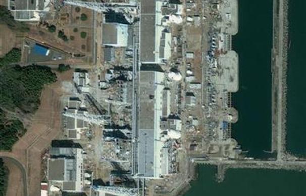 Conectan cables de energía a todos los reactores de Fukushima