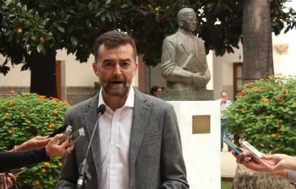 Maíllo reprocha "el cinismo" de Díaz al achacar los males de Andalucía a Rajoy y quererlo "apuntalar"