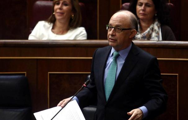 El ministro de Hacienda, Cristóbal Montoro, en una sesión parlamentaria.