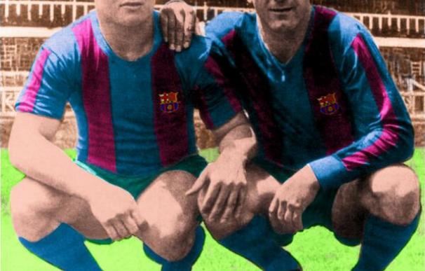 Di Stéfano posa junto a Kubala con la camiseta del Barcelona