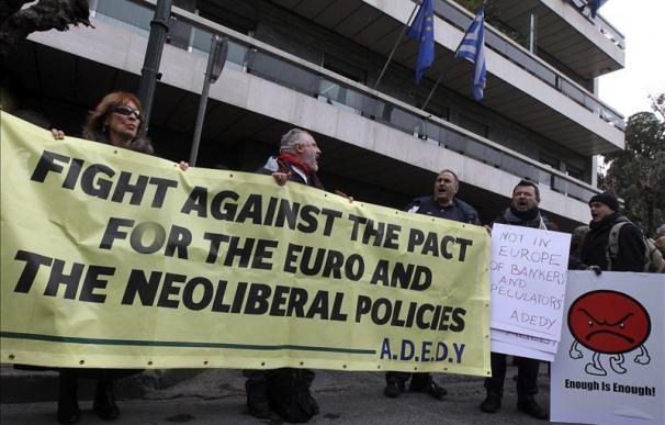 Los griegos quieren permanecer en el euro pero sólo si la UE relaja la austeridad