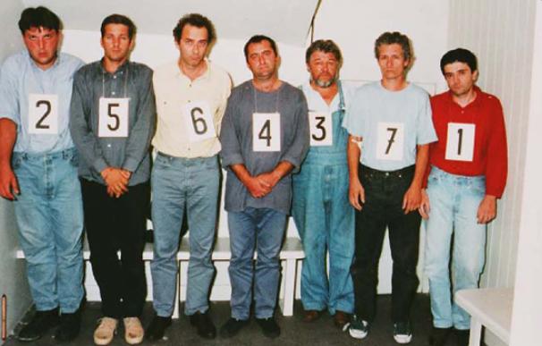 Rat, Arnal, Langevin, Arsov, Veres, Martínez y Darmon en la foto policial.