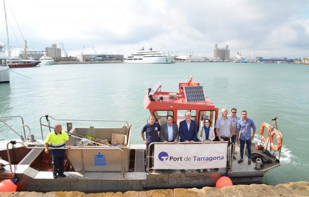 El Puerto de Tarragona estrena una embarcación para limpiar sus aguas