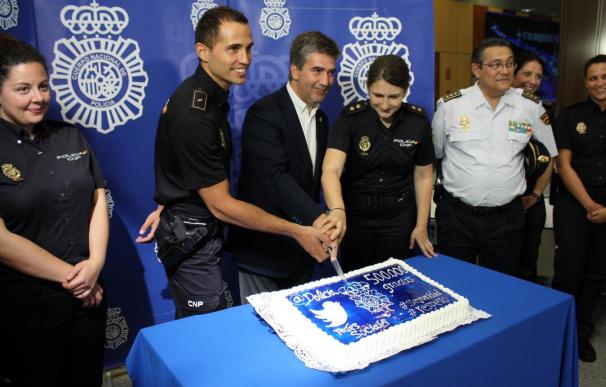 Rajoy destaca los 500.000 seguidores de la Policía en Twitter, que ve como una "gran labor al servicio del ciudadano"