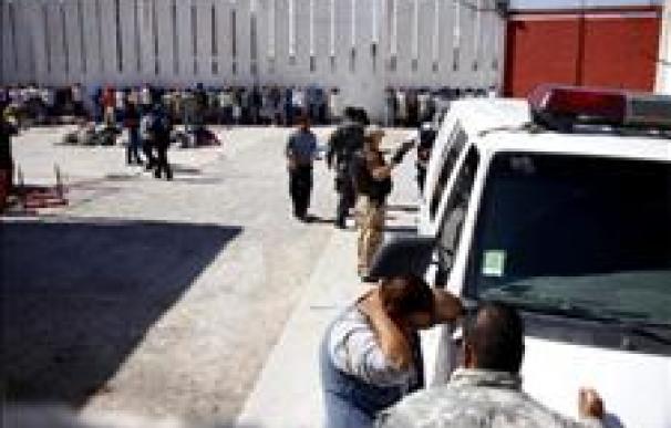 Mueren 17 presos en tiroteo entre bandas rivales en cárcel de Ciudad Juárez