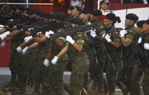 Defensa distribuye una guía para agilizar las denuncias de acoso sexual en el Ejército