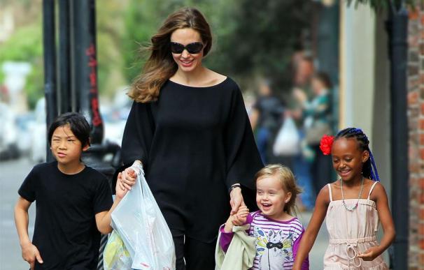 Tres hijos de Angelina Jolie y Brad Pitt se estrenan como actores