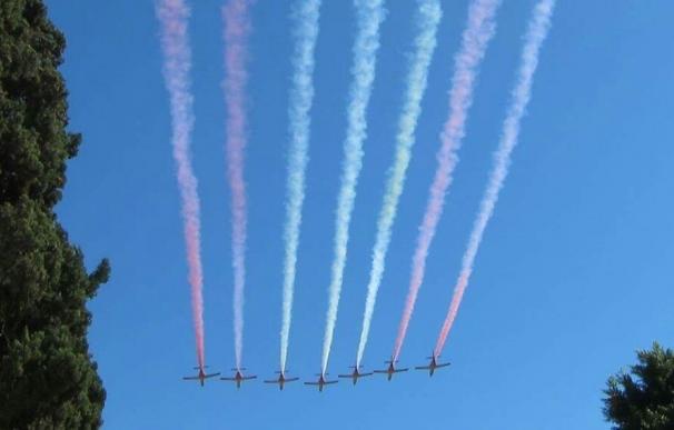 Un total de 450 murcianos juran la bandera nacional bajo el vuelo de la Patrulla Águila