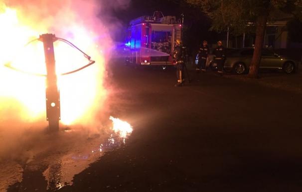La Policía Local de Puertollano relaciona la quema de cuatro contenedores con un acto de vandalismo
