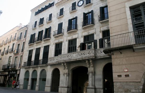 Casi 1.200 personas visitan el Ayuntamiento de Girona en la jornada de puertas abiertas