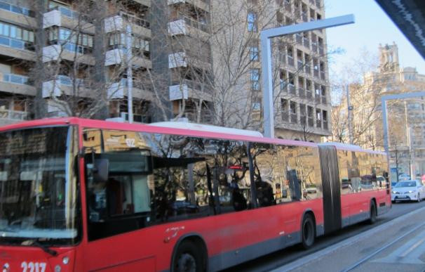 La campaña de respeto a las paradas, itinerarios y carril del autobús urbano empieza este lunes