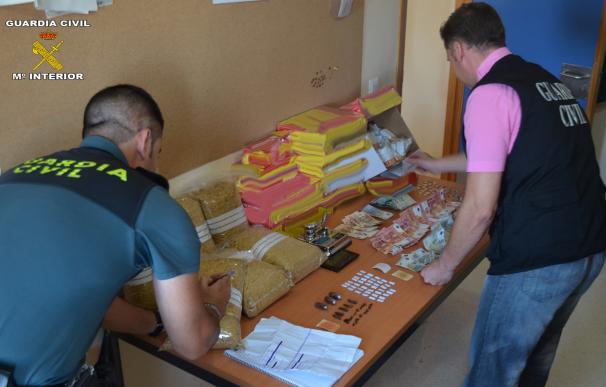 Detenida una pareja y desmantelado un punto de venta de droga en La Rinconada