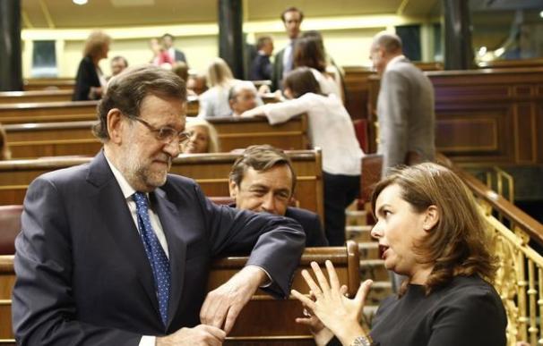Rajoy prepara un gabinete más político que técnico, que tendrá que negociar cada ley