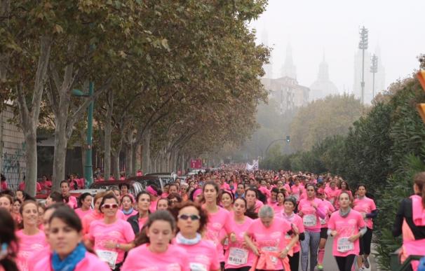 Más de 9.000 participantes pintan de rosa Zaragoza en la Carrera de la Mujer Central Lechera Asturiana