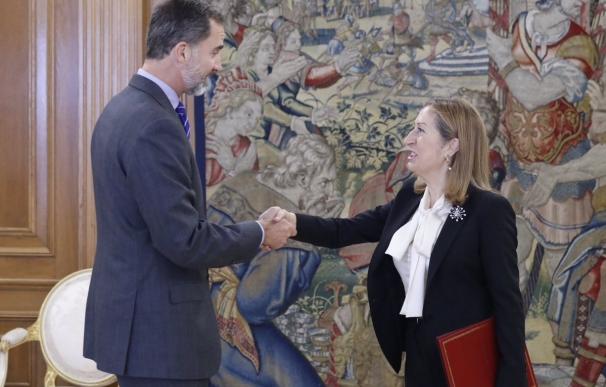 La presidenta del Congreso comunica al Rey la investidura de Rajoy