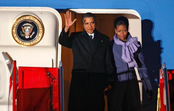Obama llega a Oslo para recibir el premio Nobel de la Paz