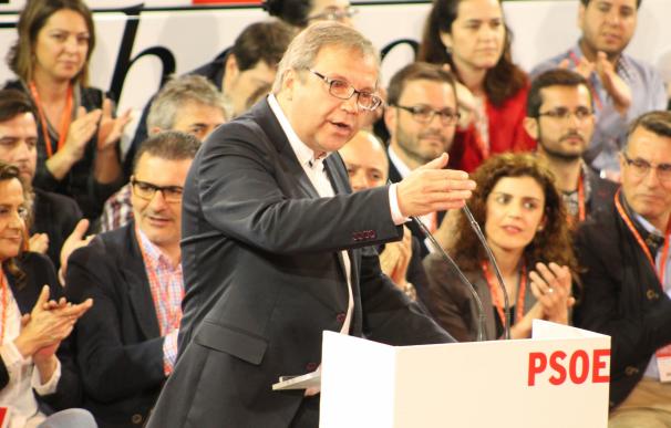 Carmona dice a Sumelzo que "en el PSOE hay gente que es y otra que está" y pide un "buen psiquiatra" para el partido