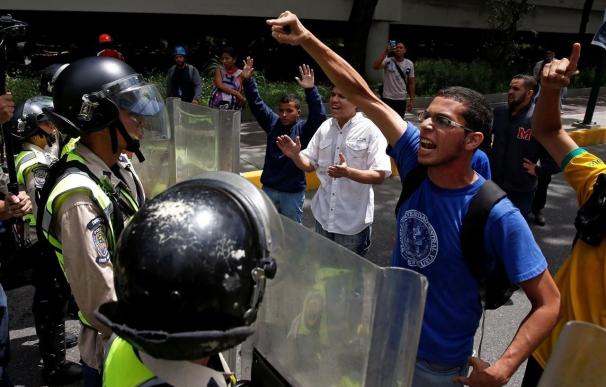 La MUD ratifica su 'hoja de ruta' para echar a Maduro pese al diálogo con el Gobierno