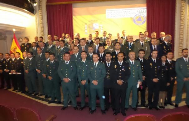 Sanz reconoce a los "servidores leales de una España más próspera" en las medallas al Mérito de la Protección Civil