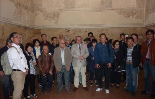 La Junta muestra la Sinagoga a un grupo de touroperadores japoneses