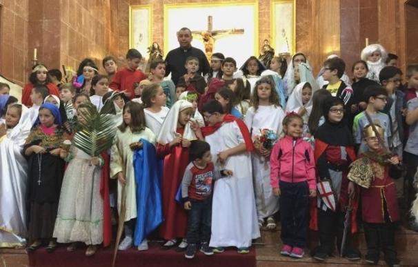 La Iglesia española propone 'Holywins' frente a Halloween e invita a los niños a disfrazarse de santos