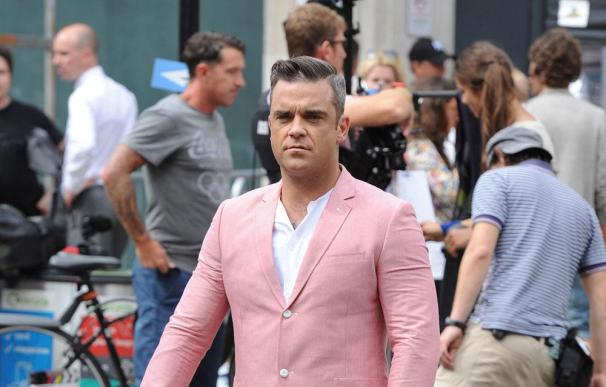 Robbie Williams siente que aún no ha madurado