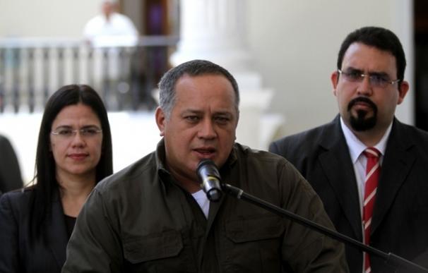 Cabello afirma que el Gobierno participará en el diálogo, pero recalca que "no se dejará tumbar"