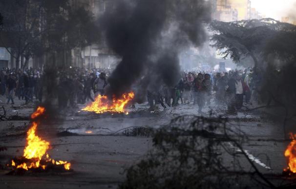 Detenidos 60 estudiantes islamistas en violentas protestas en El Cairo