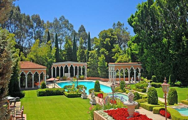 Los jardines de la casa en Beverly Hills.