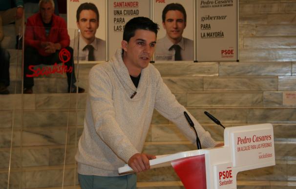 El PSOE denuncia que el alcalde "lleva 10 días de viaje"